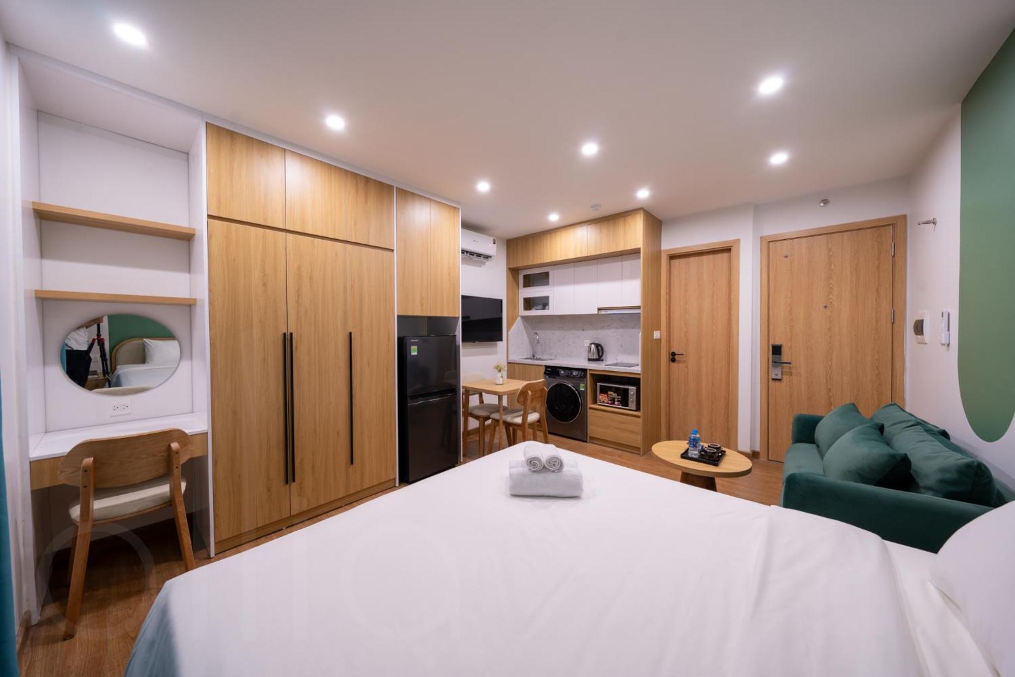Moonlit Serviced Apartment Ханой Екстериор снимка